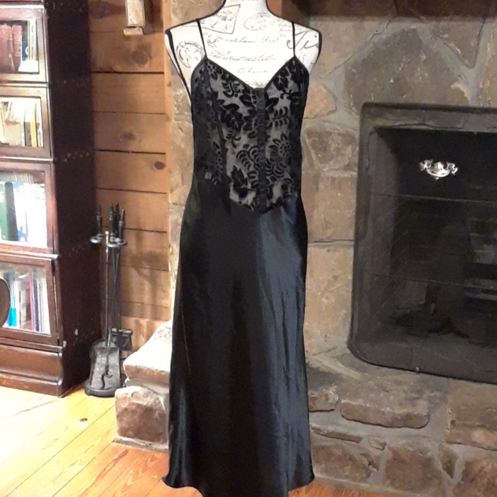 Cacique black gown